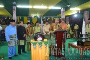 Penutupan Festival Seni Budaya Melayu ke-X, dalam even tersebut Kapuas Hulu menjadi juara umum