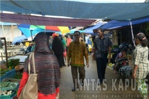 Kadis Perindagkop, Abang Chairul Saleh Meninjau Lokasi Kopas Usaha Maju Bersama di Kawasan Pasar Pagi Kecamatan Putussibau Utara