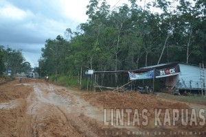 KOndisi Jalan Simpang Medang-nangamau Kabupaten Sintang