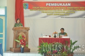ekretaris Daerah Kabupaten Sintang, Yosepha hasna Buka Diklat