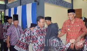 BUPATI LEPAS KONTINGEN MTQ SINTANG