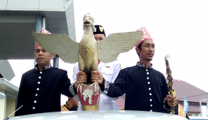 Replika Burung Garuda di hadirkan dalam Upacara peringatan Hari Jadi Kota Sintang ke 655 di Stadion Baning Sintang