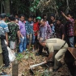 Bupati Sintang, Milton Crosby, Gali makam secara simbolis di Landasan Pacu Bandara Sungai Tebelian sintang