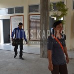 TINGGALKAN RUANG SIDANG