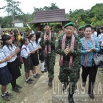 Bupati Sintang Tutup Program TMMD Di nanga Tebidah dengan Menggunakan Kostum TNI.
