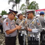 Propam Polres Sintang gelar pemeriksaan surat menyurat serta kelengkapan Kendaraan Milik anggota kepolisian Resort Sintang (2)