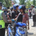 Sat lantas Polres Sintang yang tergabung dalam Operasi Zebra Gelar Razia kendaraan disimpang Polres Sintang