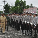 Inspektur Apel, Bupati Sintang, Milton Crosby Tinjau Kesiapan Anggota dalam gelar Operasi Lilin Kapuas 2014