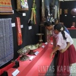 Sejumlah Pelajar dengan sangat Antusias mengunjung pameran Museum keliling di gedung Pancasila Sintang