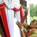 Peresminan Operasional Listrik Desa Sungai Tapang Kec. Dedai – Sintang oleh Bupati Sintang, Jarot Winarno