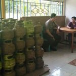 Kapolsek Sungai Tebelian Gelar Monitoring distribusi LPG 3 Kg disalah satu pangkalan