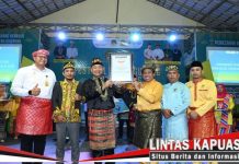 Syair Gulung Ketapang Pecahkan Rekor MURI, Budaya Daerah Tembus Panggung Nasional