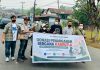 Kabut Asap Kian Pejak di Sintang, PT. BHA dan Jurnalis Sintang bagikan Masker kepada warga