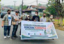 Kabut Asap Kian Pejak di Sintang, PT. BHA dan Jurnalis Sintang bagikan Masker kepada warga