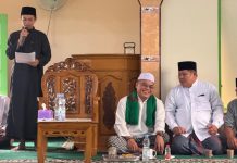 Rayakan Maulid Nabi, Mahasiswa KKN FH Untan Beri Donasi untuk Warga Surau Al-Manar